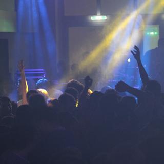 fetzn_fliegen_2015-10-17_01h31min27s.basti.web.jpg